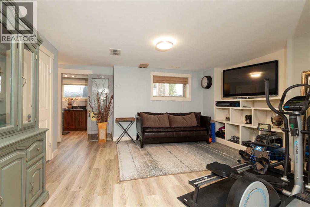 1003 Canyon Boulevard W, Lethbridge, AB - Indoor Photo Showing Other Room