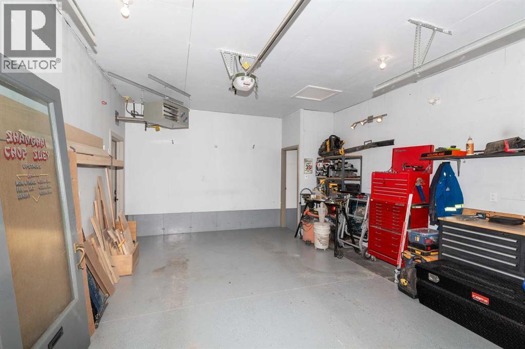 1003 Canyon Boulevard W, Lethbridge, AB - Indoor Photo Showing Garage