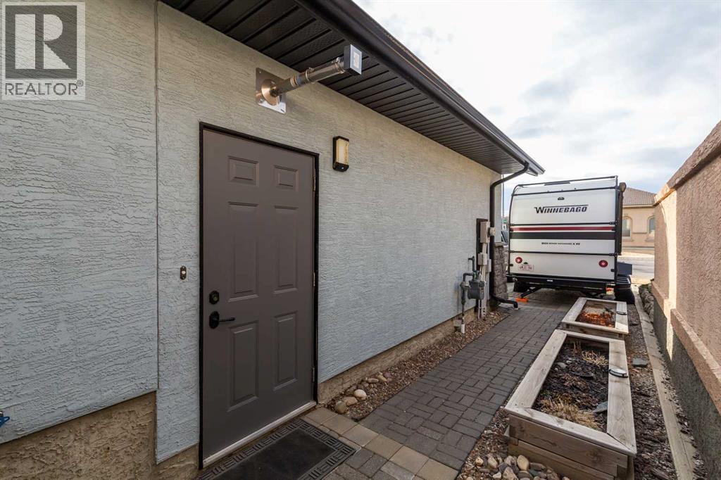 1003 Canyon Boulevard W, Lethbridge, AB - Outdoor With Exterior