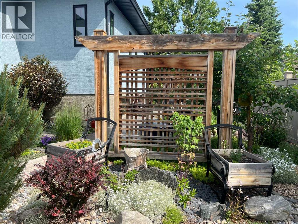 1003 Canyon Boulevard W, Lethbridge, AB - Outdoor