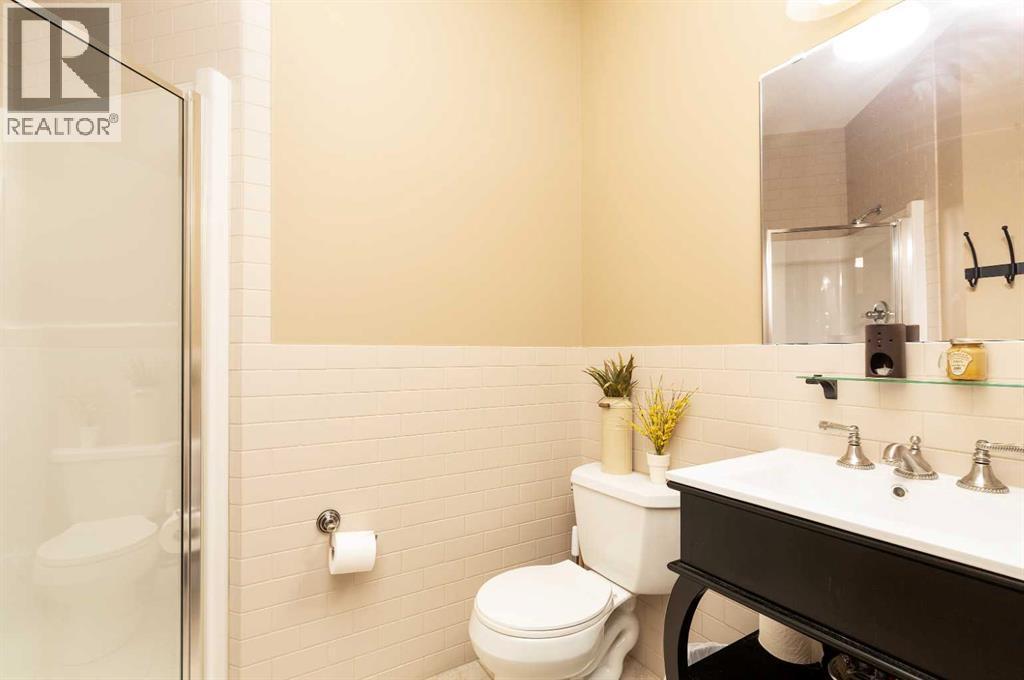 1003 Canyon Boulevard W, Lethbridge, AB - Indoor Photo Showing Bathroom
