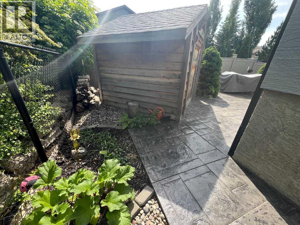 1003 Canyon Boulevard W, Lethbridge, AB - Outdoor