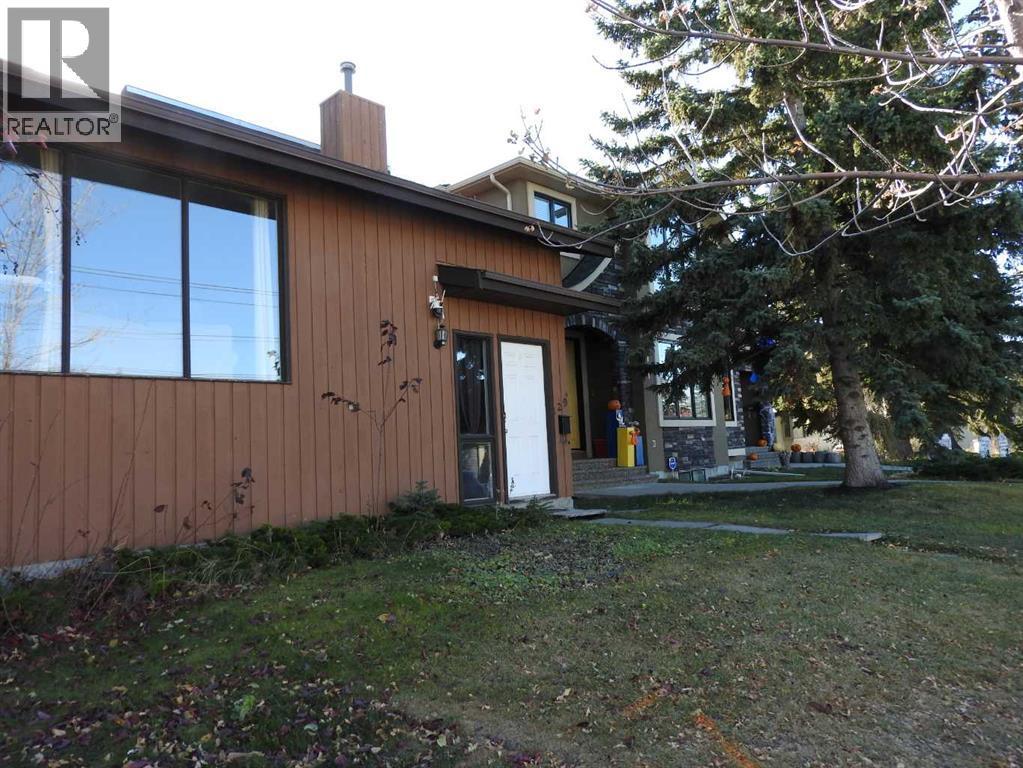 129 32 Avenue Nw, Calgary, AB - Outdoor