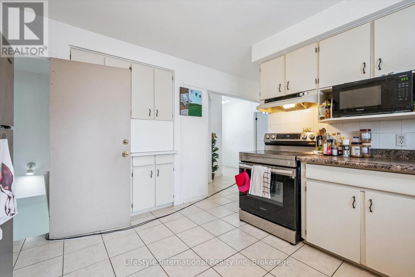 15 Fairview Boulevard, Guelph (Dovercliffe Park/Old University), ON - Indoor Photo Showing Kitchen
