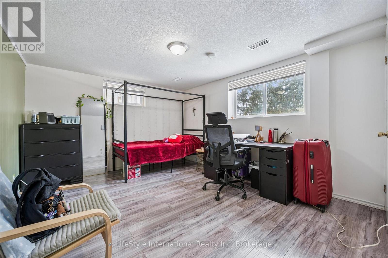 15 Fairview Boulevard, Guelph (Dovercliffe Park/Old University), ON - Indoor