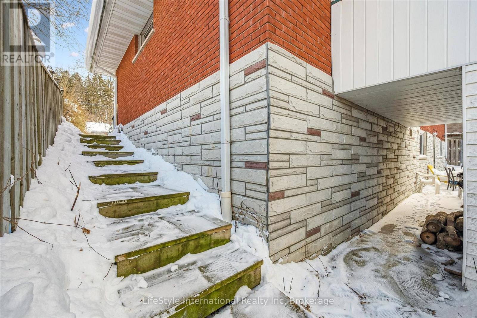 15 Fairview Boulevard, Guelph (Dovercliffe Park/Old University), ON - Outdoor