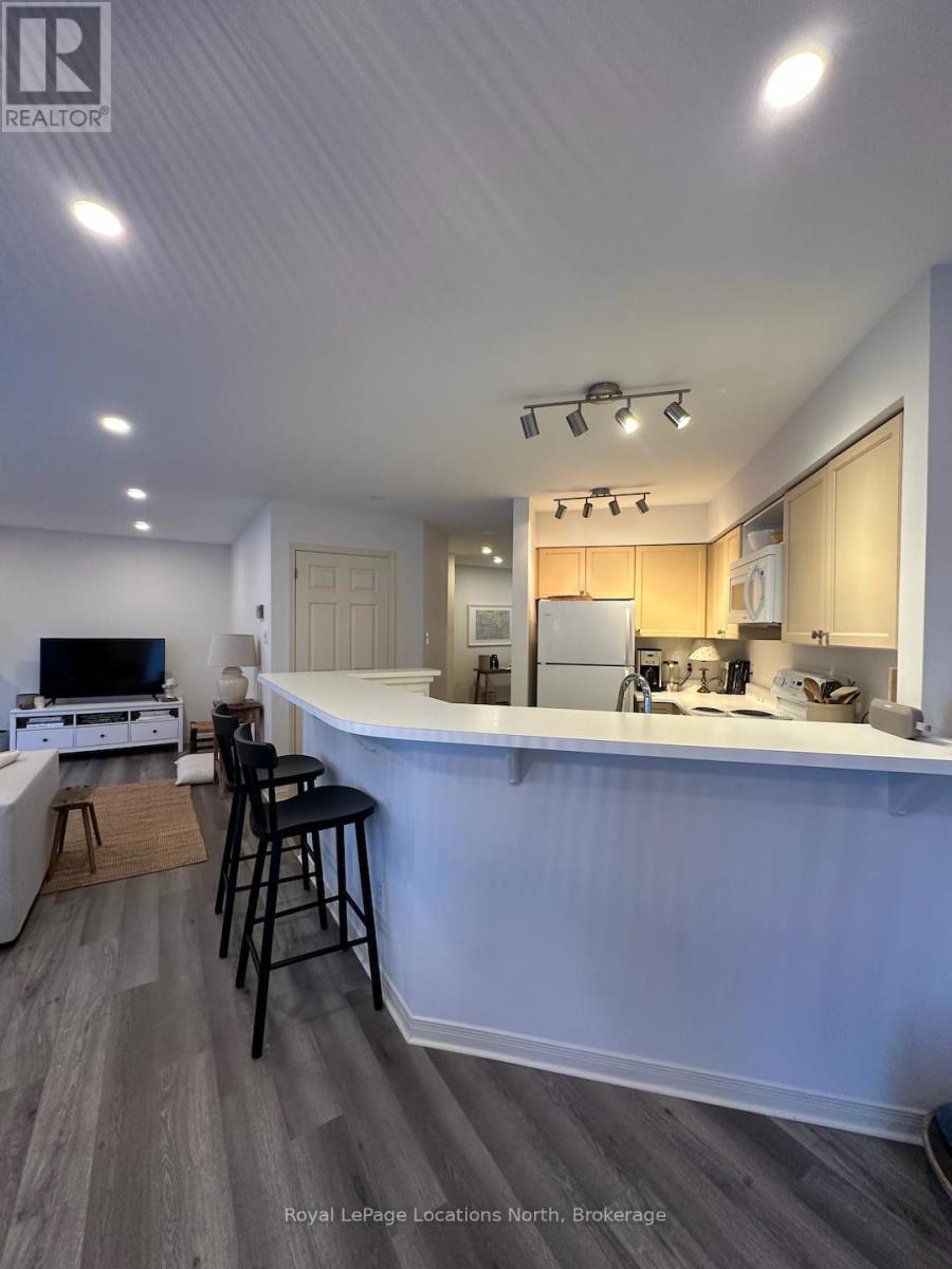 378 Mariners Way, Collingwood, ON - Indoor Photo Showing Kitchen