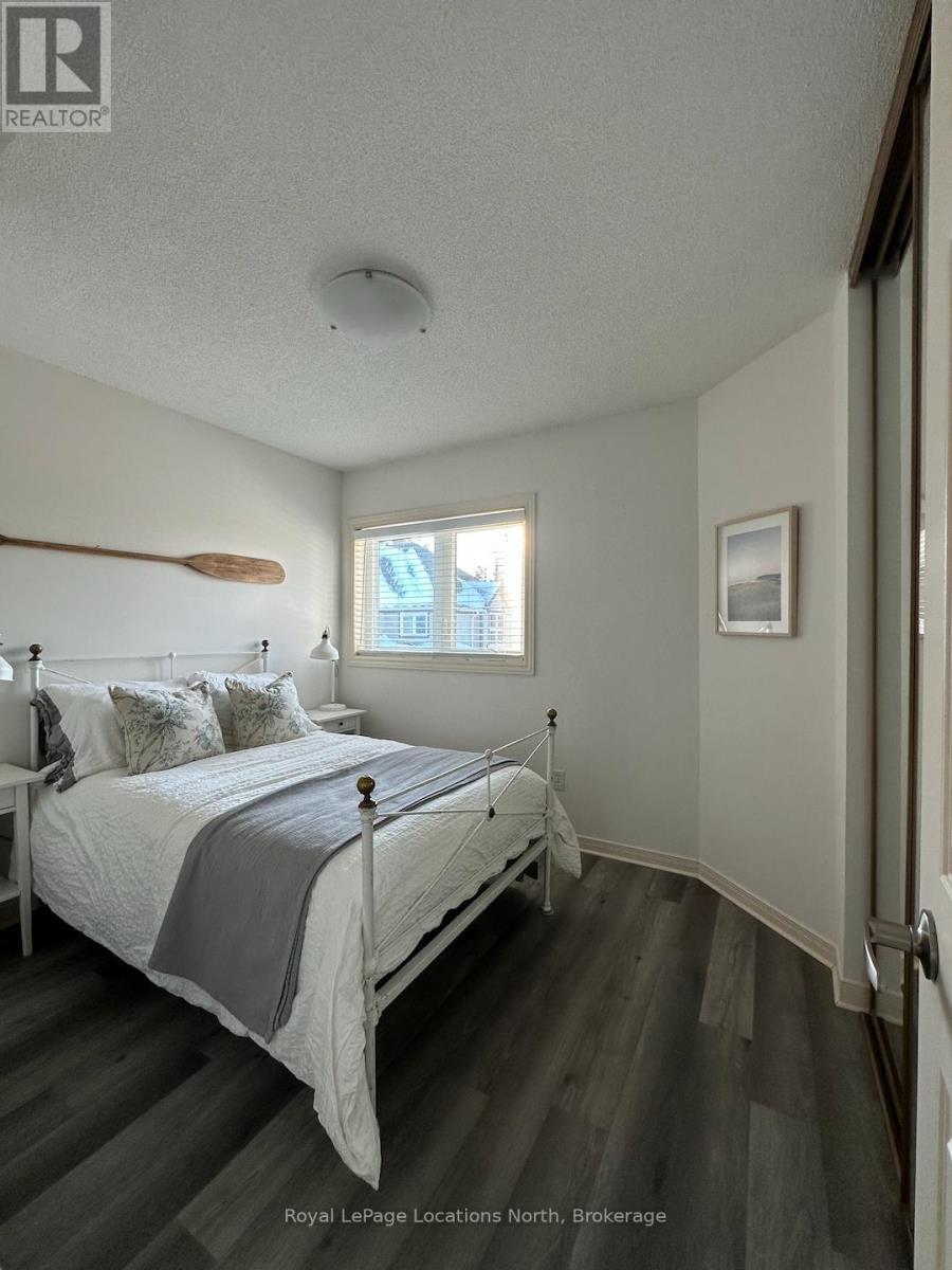 2nd bedroom - 378 Mariners Way, Collingwood, ON - Indoor Photo Showing Bedroom