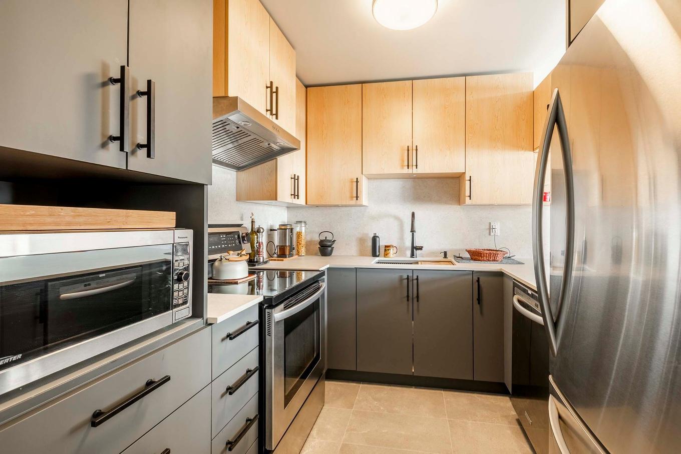 Cuisine - 8-9865 Boul. Lasalle, Montréal (Lasalle), QC - Indoor Photo Showing Kitchen With Upgraded Kitchen