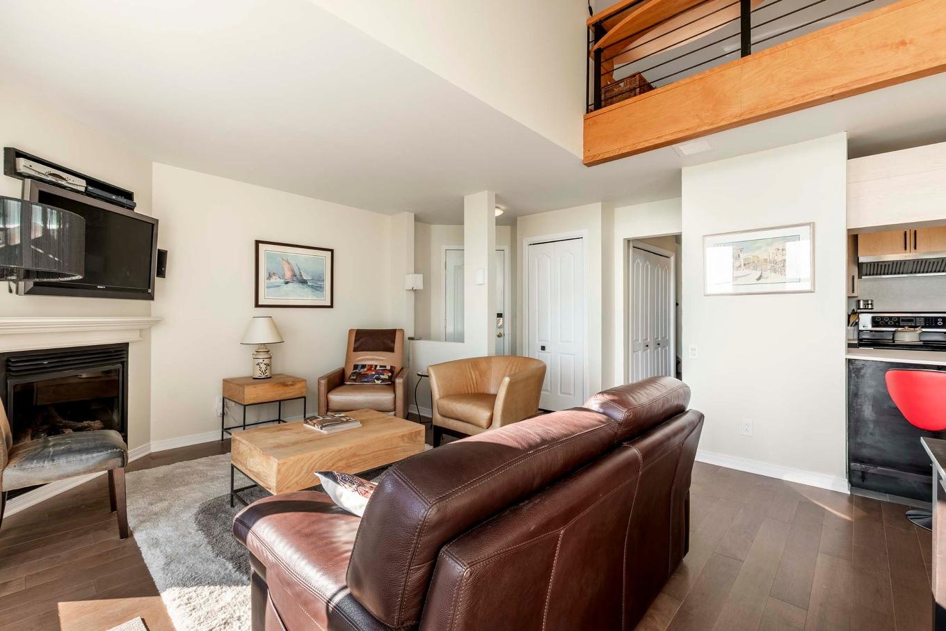 Salon - 8-9865 Boul. Lasalle, Montréal (Lasalle), QC - Indoor Photo Showing Living Room With Fireplace