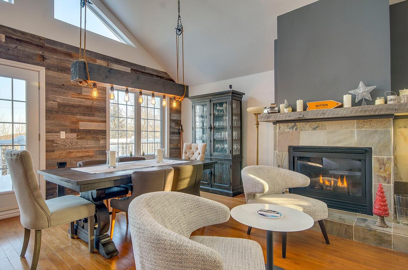 Dining room - 138 Ch. Duhamel, Sutton, QC - Indoor With Fireplace