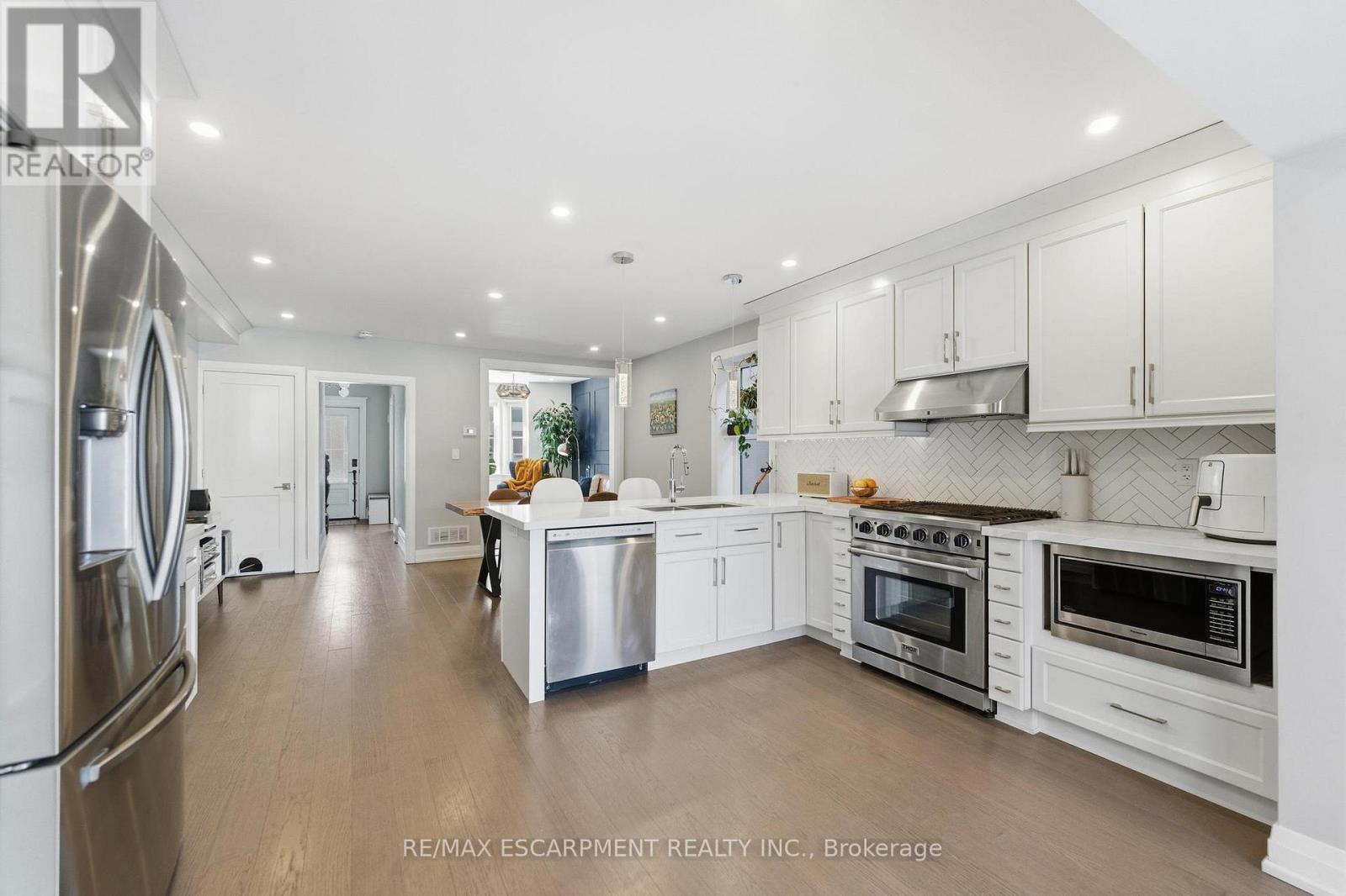 15 Century Street, Hamilton, ON - Indoor Photo Showing Kitchen With Stainless Steel Kitchen With Upgraded Kitchen