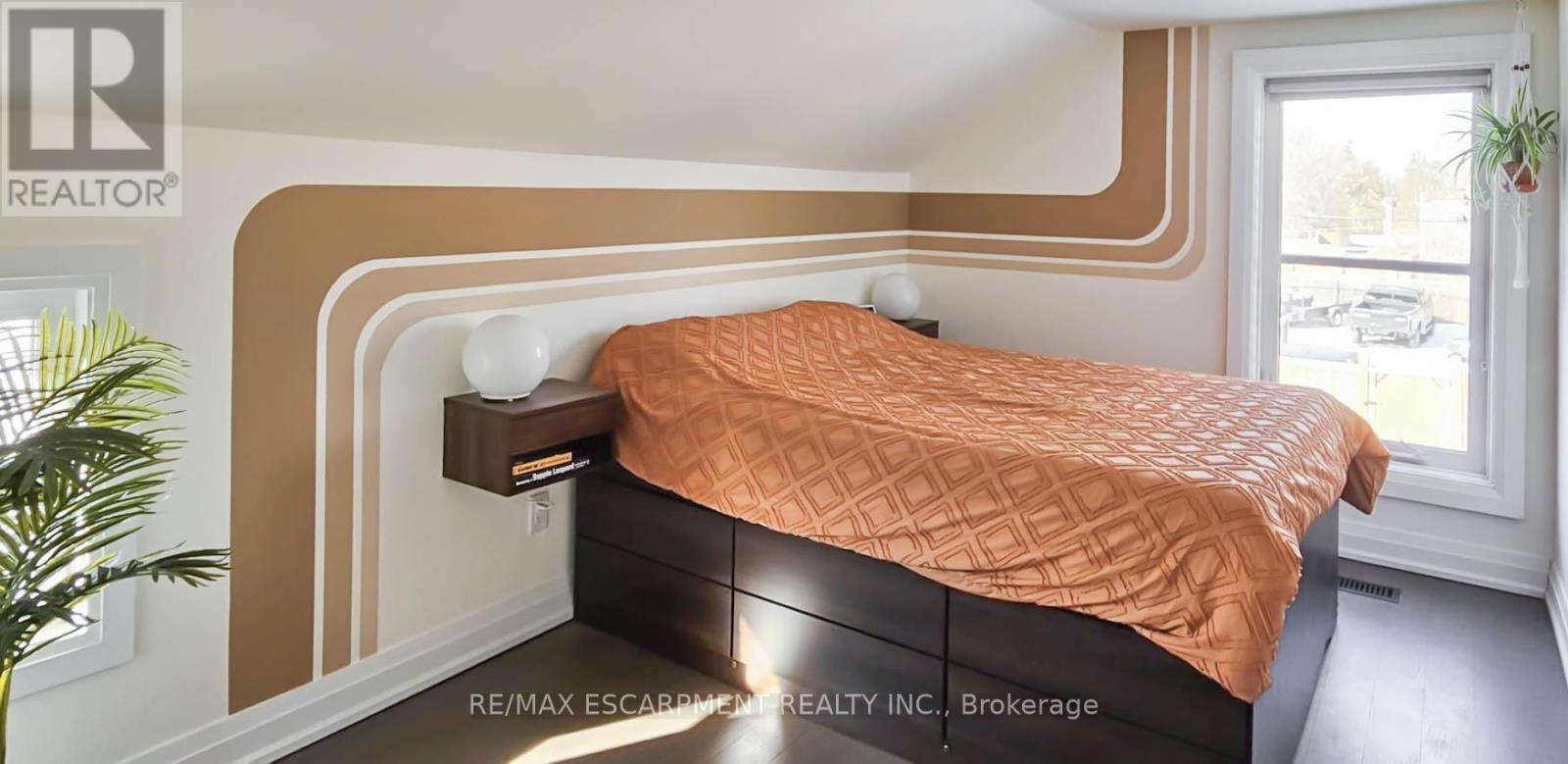 15 Century Street, Hamilton, ON - Indoor Photo Showing Bedroom