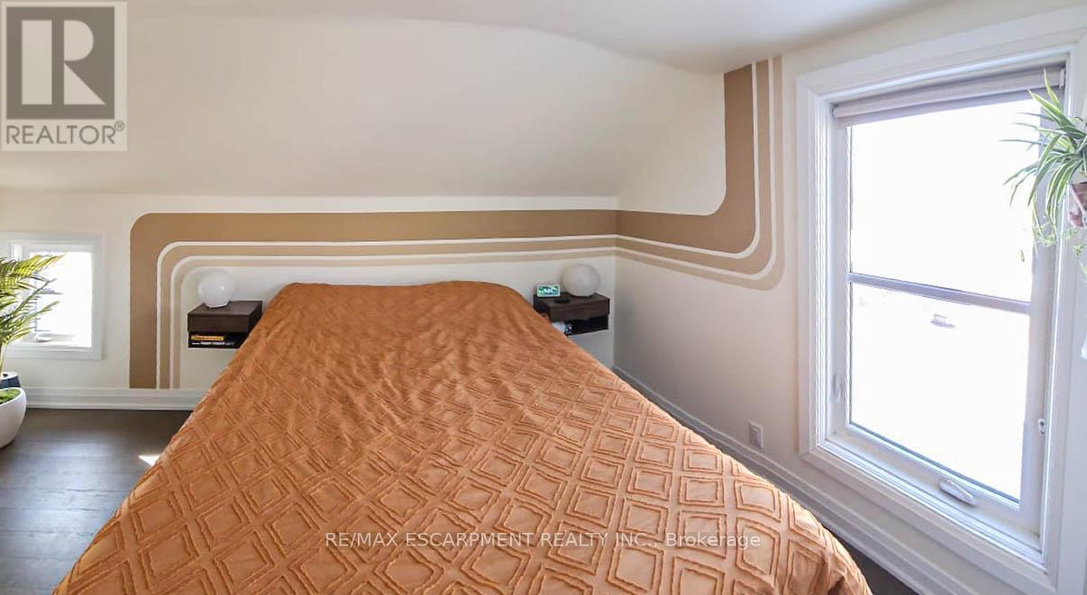15 Century Street, Hamilton, ON - Indoor Photo Showing Bedroom