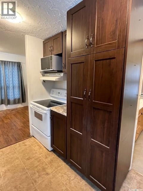 112 Main Street, Harris, SK - Indoor Photo Showing Kitchen