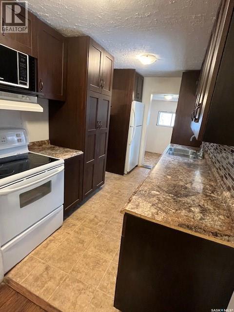 112 Main Street, Harris, SK - Indoor Photo Showing Kitchen