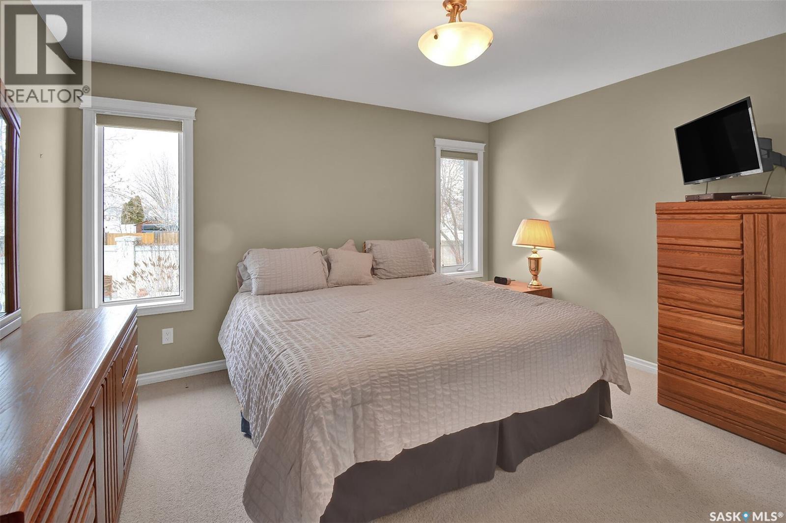 207 Kutz Crescent, Saskatoon, SK - Indoor Photo Showing Bedroom