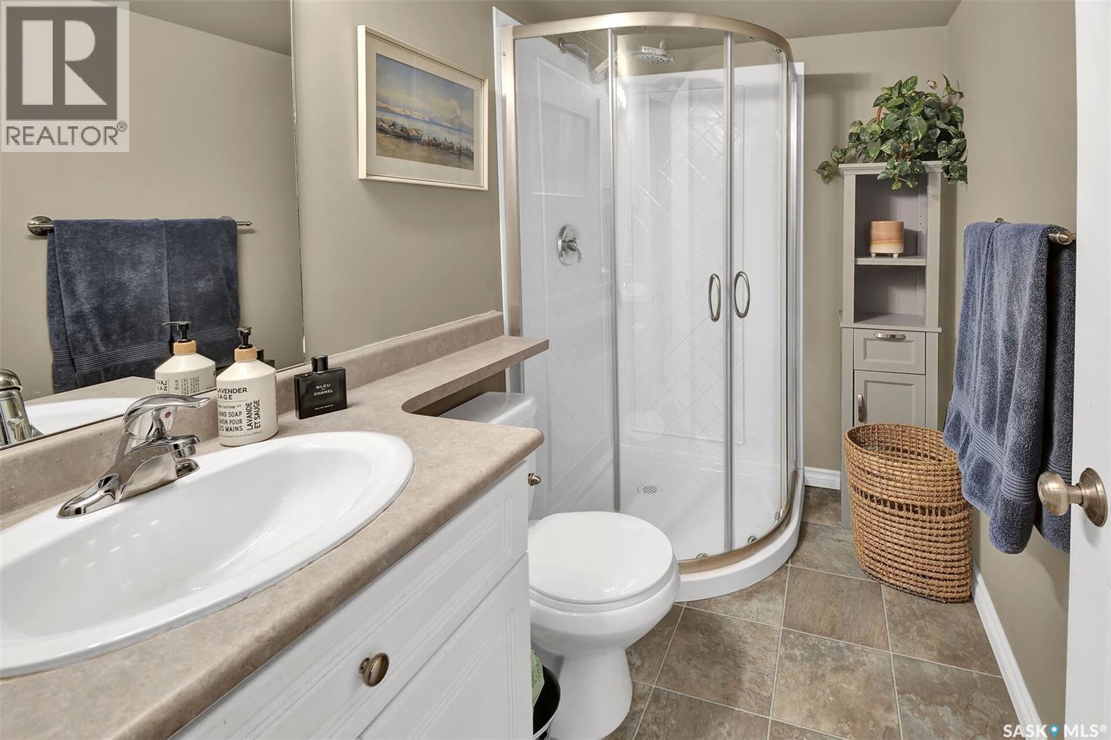 207 Kutz Crescent, Saskatoon, SK - Indoor Photo Showing Bathroom
