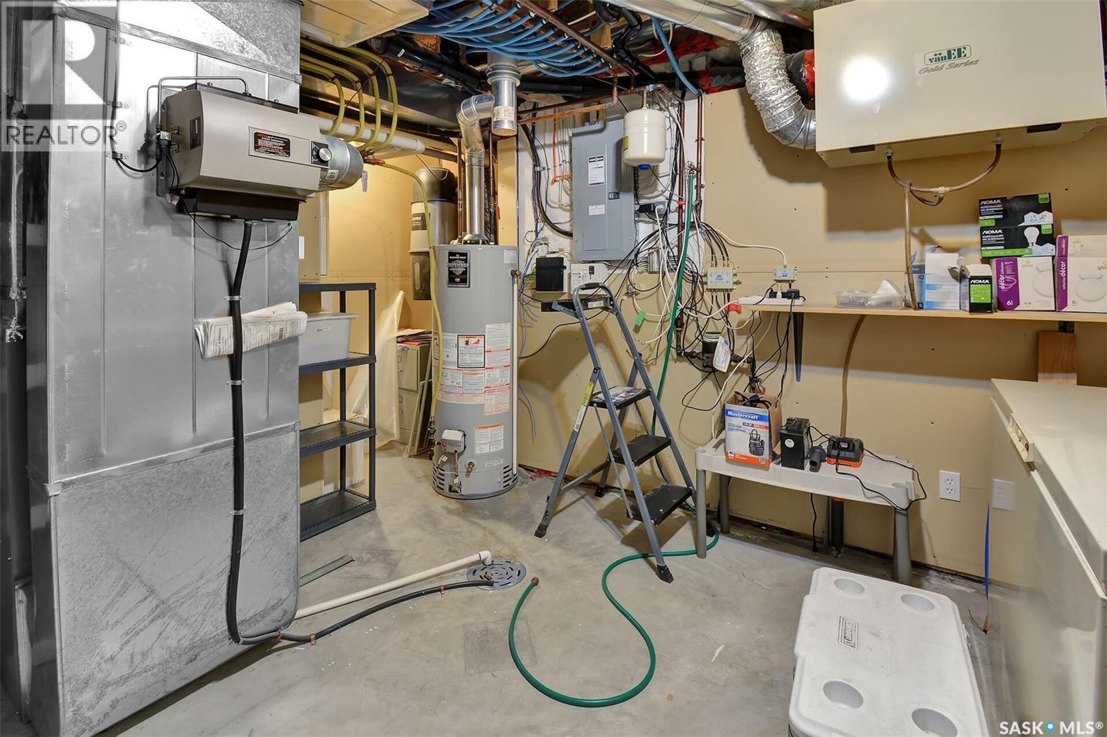 207 Kutz Crescent, Saskatoon, SK - Indoor Photo Showing Basement