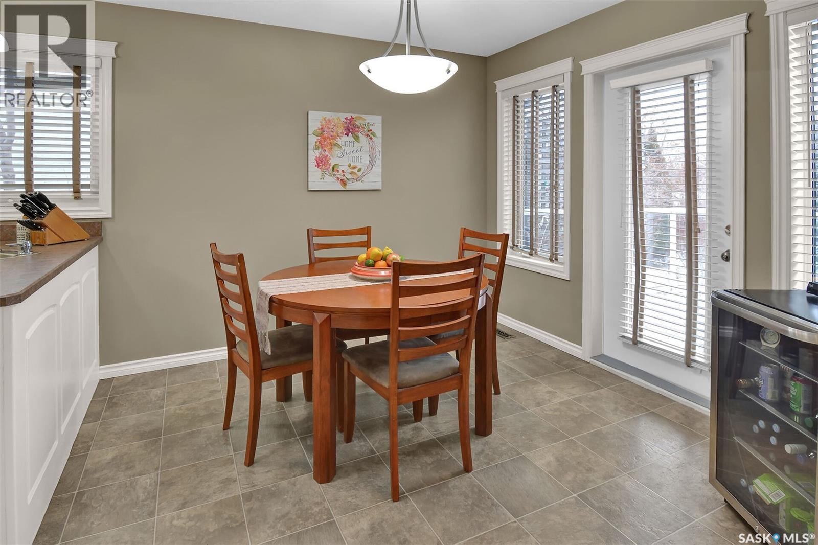 207 Kutz Crescent, Saskatoon, SK - Indoor Photo Showing Dining Room