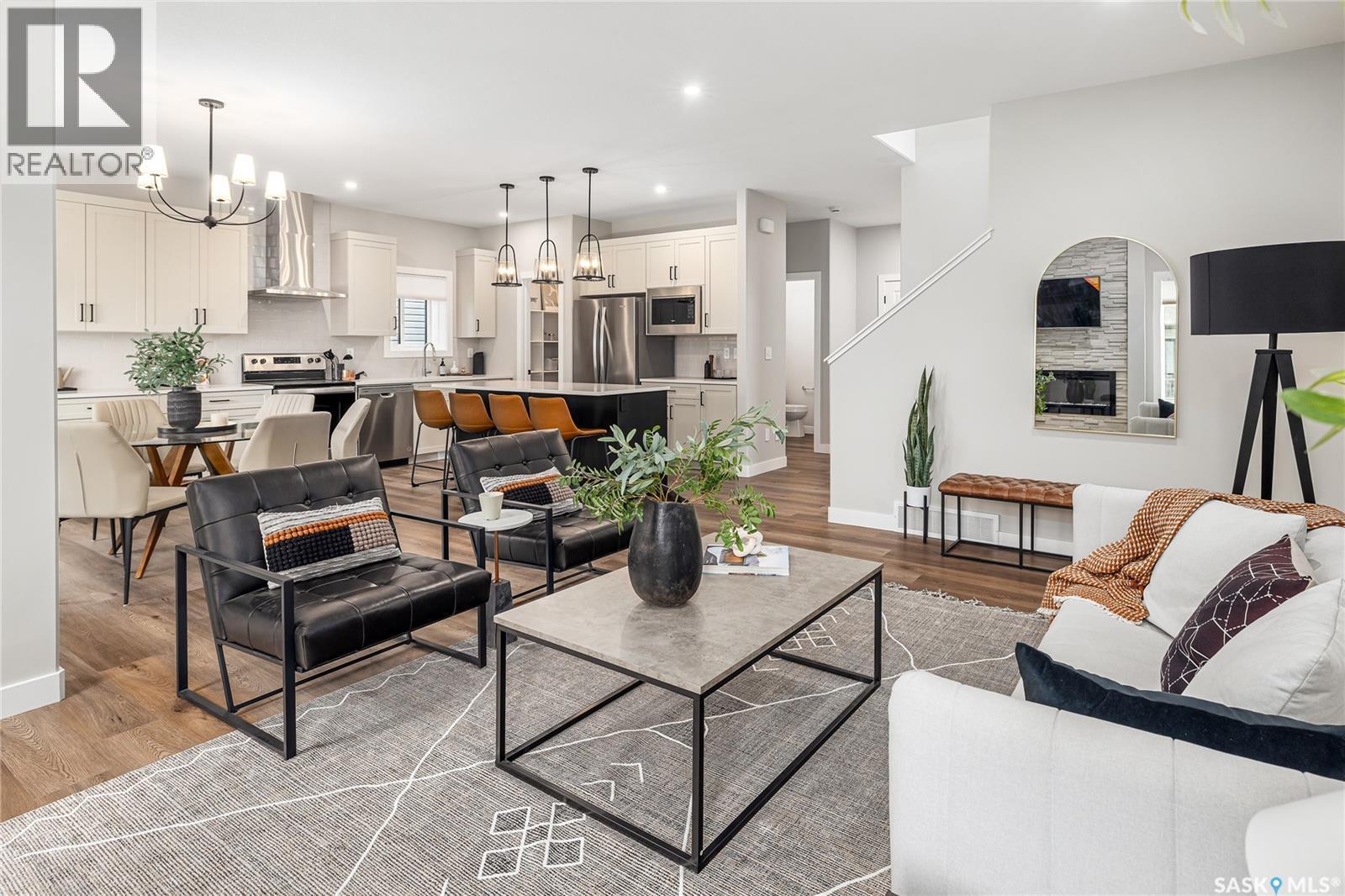 331 Asokan Bend, Saskatoon, SK - Indoor Photo Showing Living Room