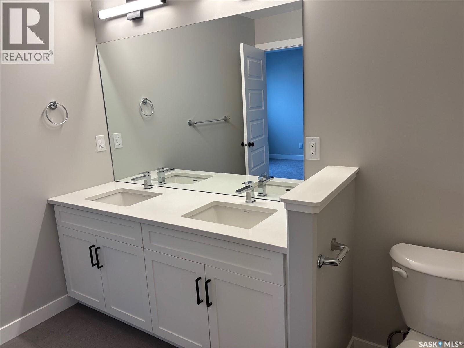 955 Traeger Manor, Saskatoon, SK - Indoor Photo Showing Bathroom
