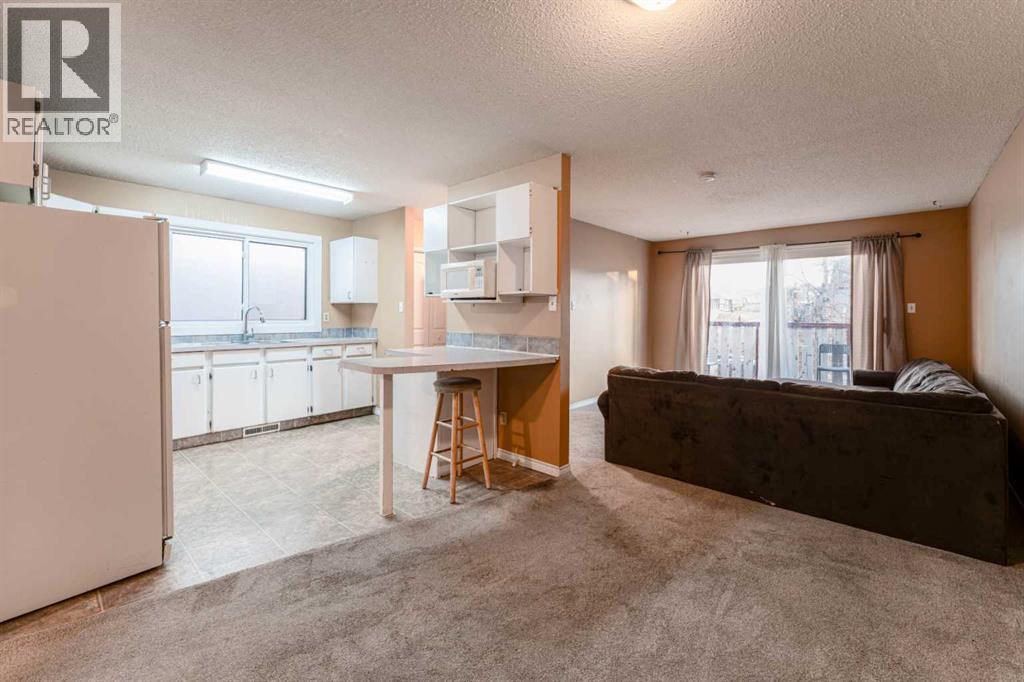 350 33 Avenue Ne, Calgary, AB - Indoor Photo Showing Kitchen