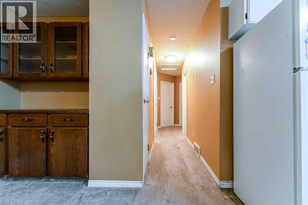 350 33 Avenue Ne, Calgary, AB - Indoor Photo Showing Other Room