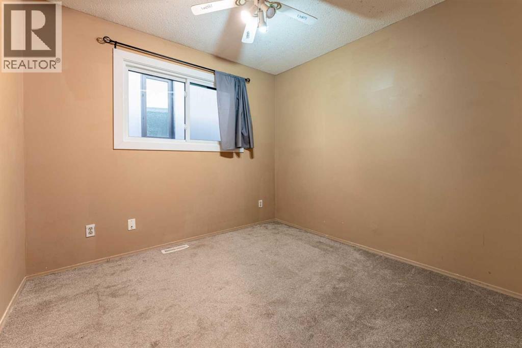 350 33 Avenue Ne, Calgary, AB - Indoor Photo Showing Other Room