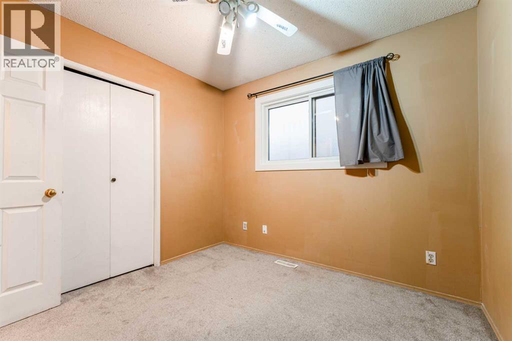 350 33 Avenue Ne, Calgary, AB - Indoor Photo Showing Other Room