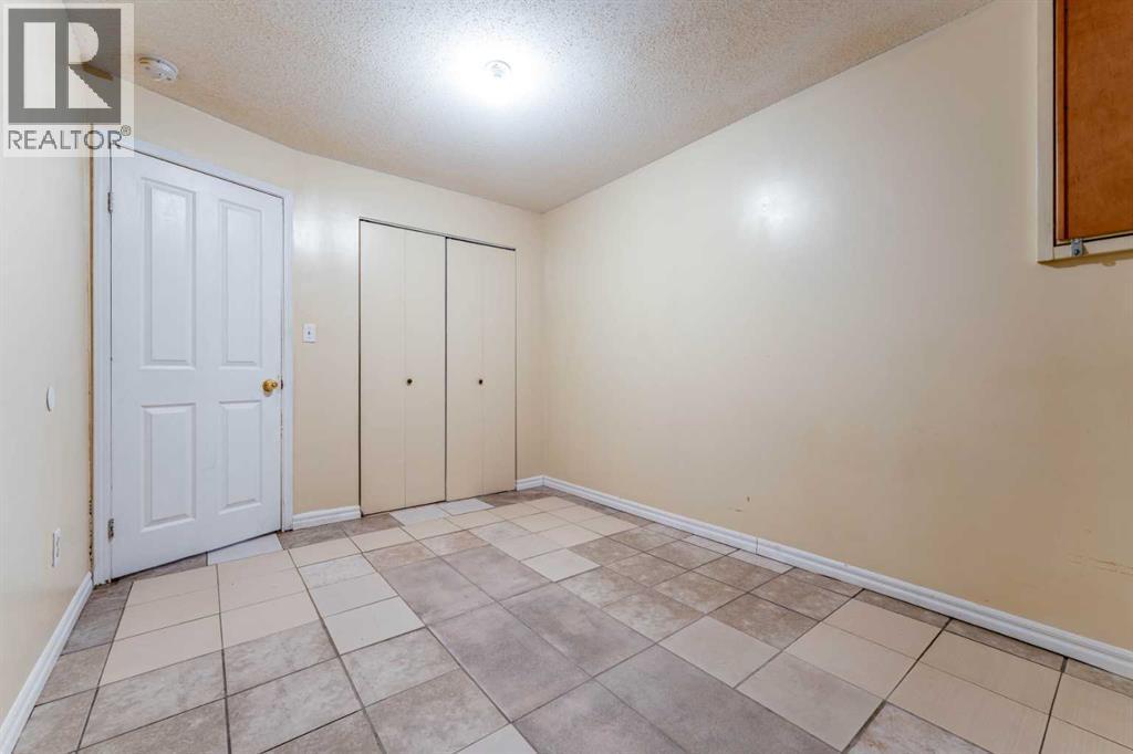 350 33 Avenue Ne, Calgary, AB - Indoor Photo Showing Other Room