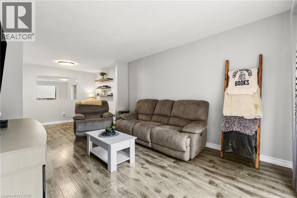 36 Angela Crescent, Cambridge, ON - Indoor Photo Showing Living Room
