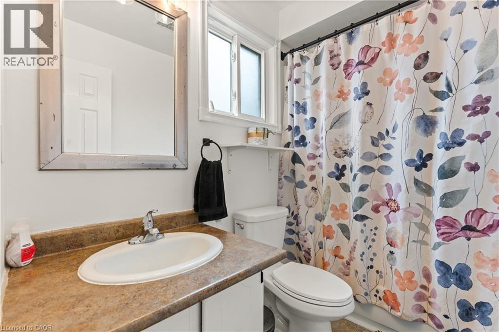 36 Angela Crescent, Cambridge, ON - Indoor Photo Showing Bathroom