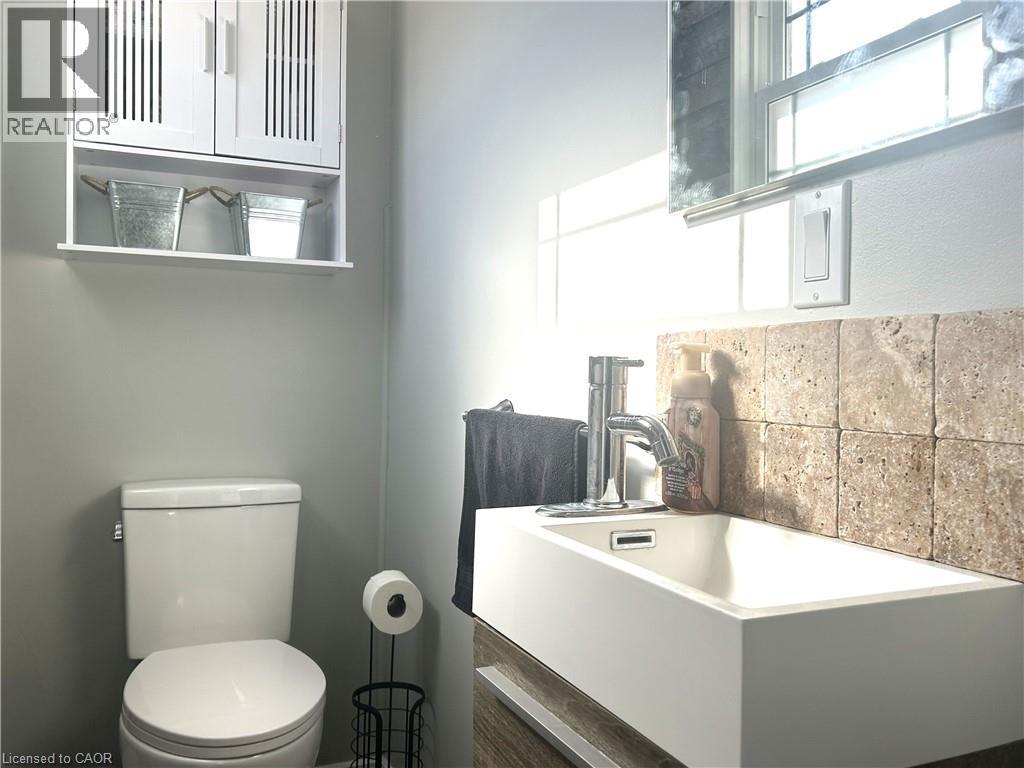 36 Angela Crescent, Cambridge, ON - Indoor Photo Showing Bathroom