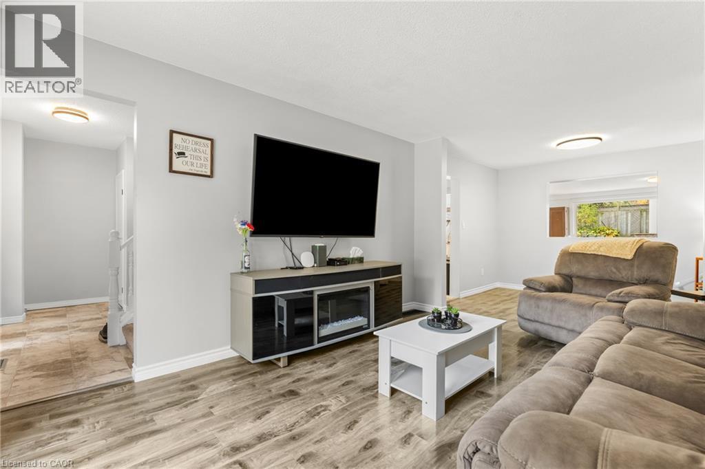36 Angela Crescent, Cambridge, ON - Indoor Photo Showing Living Room