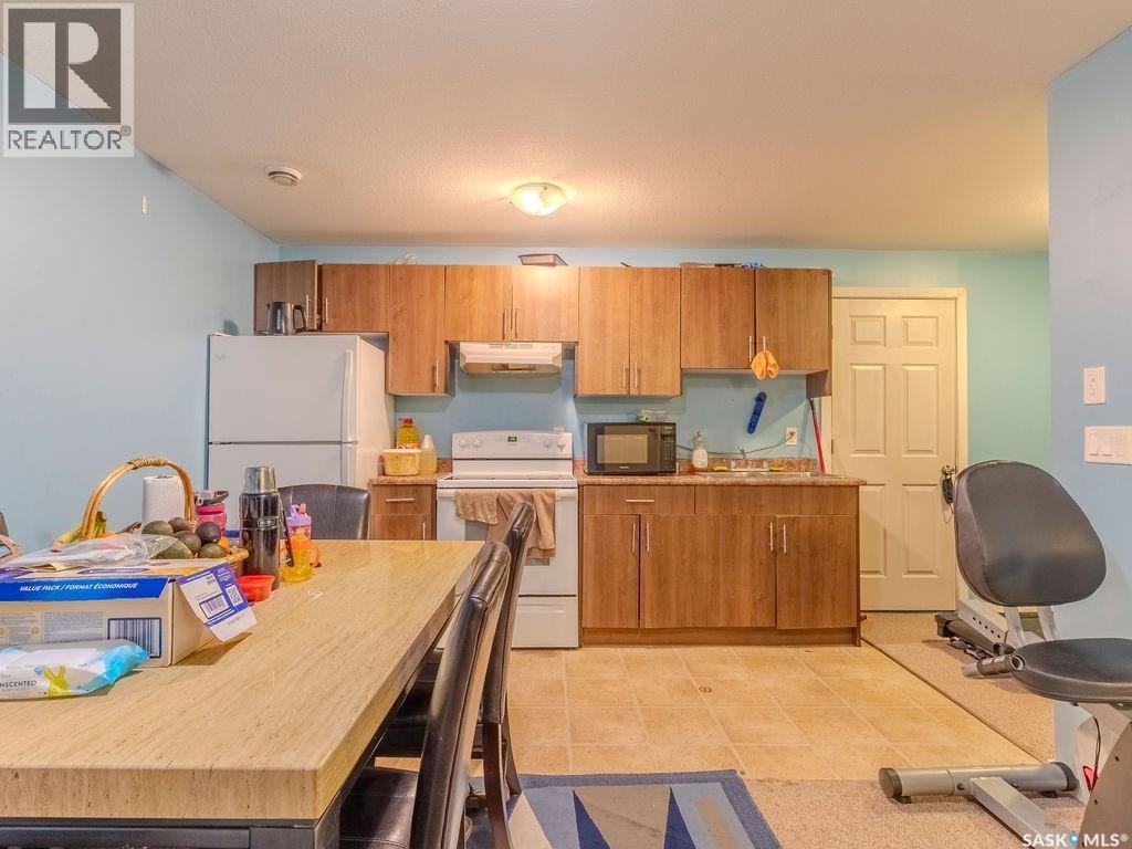 1804 1St Avenue N, Saskatoon, SK - Indoor Photo Showing Kitchen