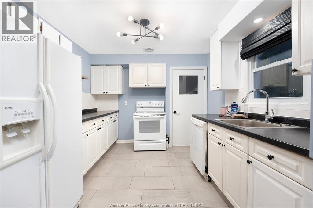 3300 Mark Unit# Main, Windsor, ON - Indoor Photo Showing Kitchen