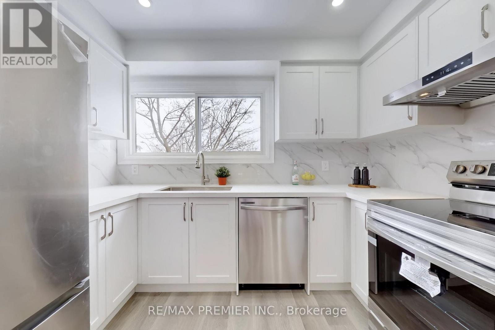 3348 Burdock Place, Mississauga, ON - Indoor Photo Showing Kitchen