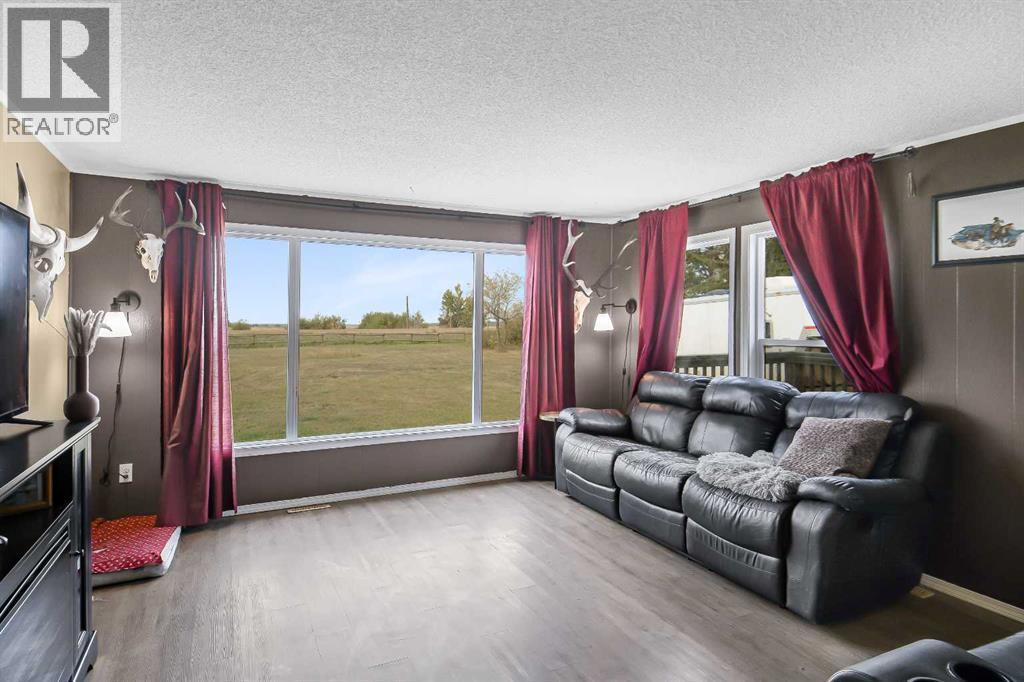 74078 Range Road 13, Debolt, AB - Indoor Photo Showing Living Room