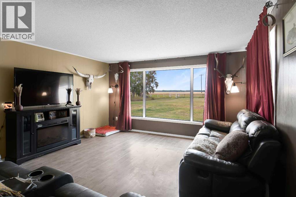 74078 Range Road 13, Debolt, AB - Indoor Photo Showing Living Room