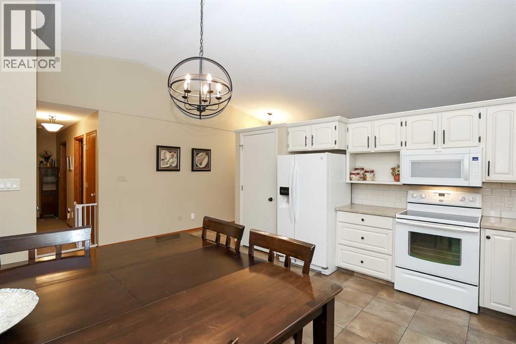 31 Armitage Close, Red Deer, AB - Indoor Photo Showing Kitchen
