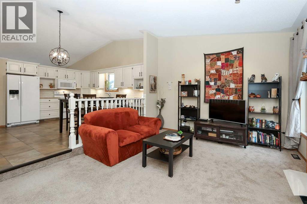 31 Armitage Close, Red Deer, AB - Indoor Photo Showing Living Room