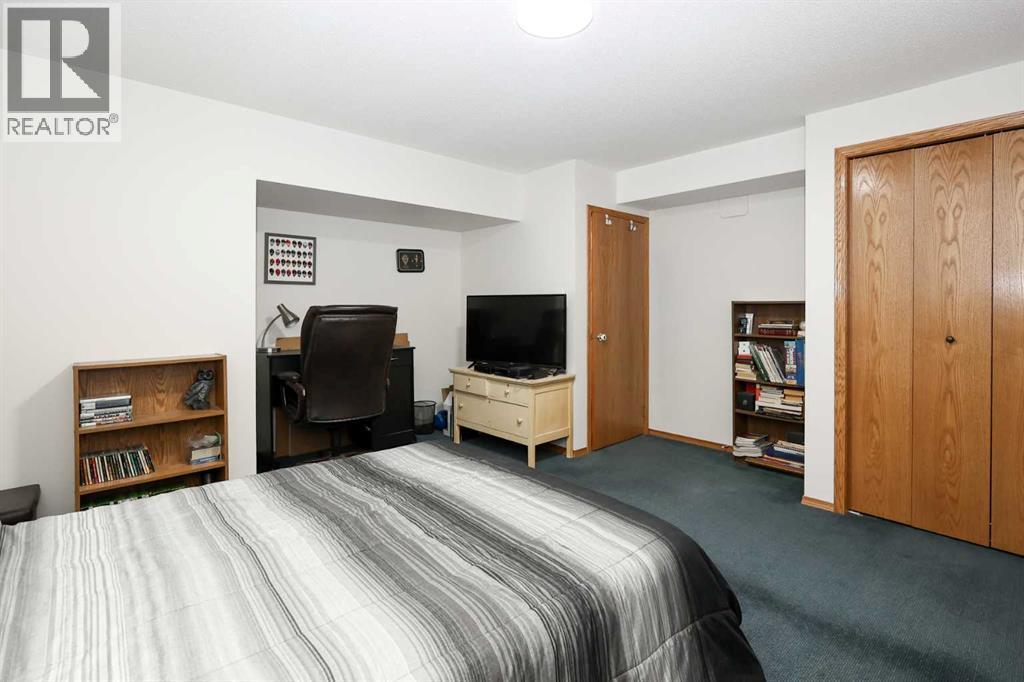 31 Armitage Close, Red Deer, AB - Indoor Photo Showing Bedroom