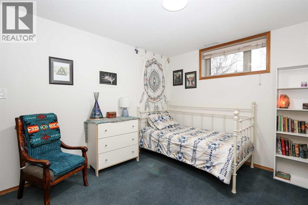 31 Armitage Close, Red Deer, AB - Indoor Photo Showing Bedroom