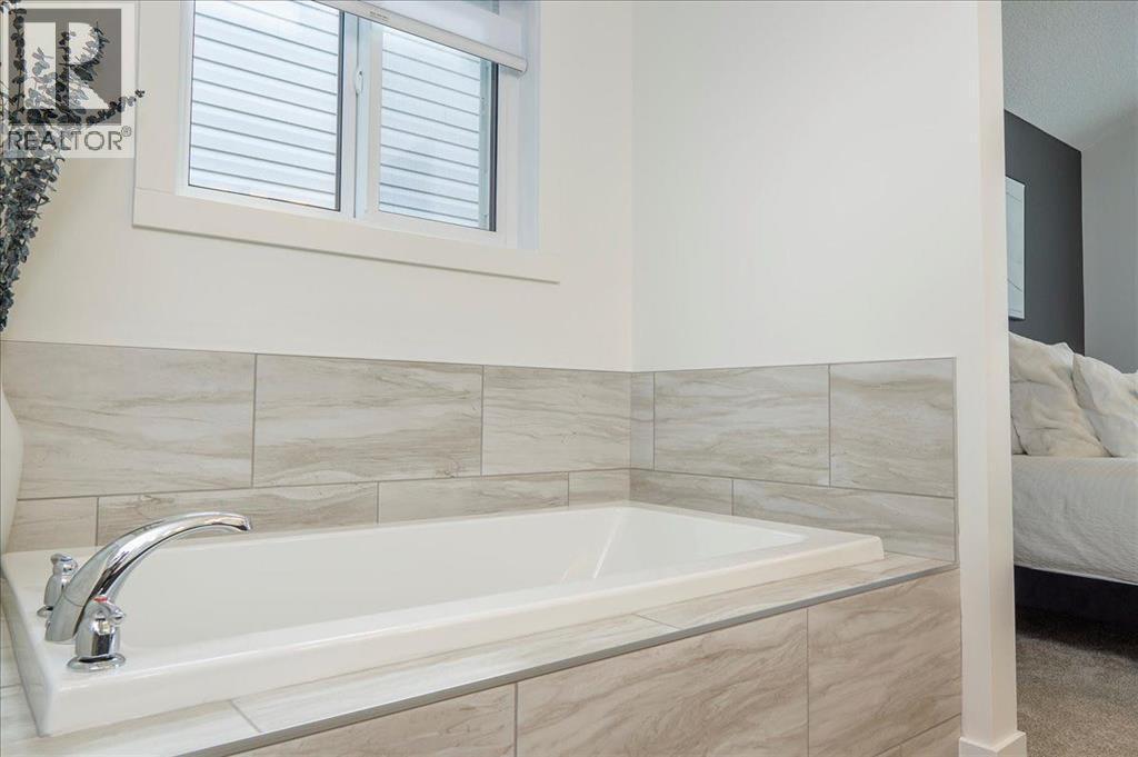 540 Legacy Circle Se, Calgary, AB - Indoor Photo Showing Bathroom