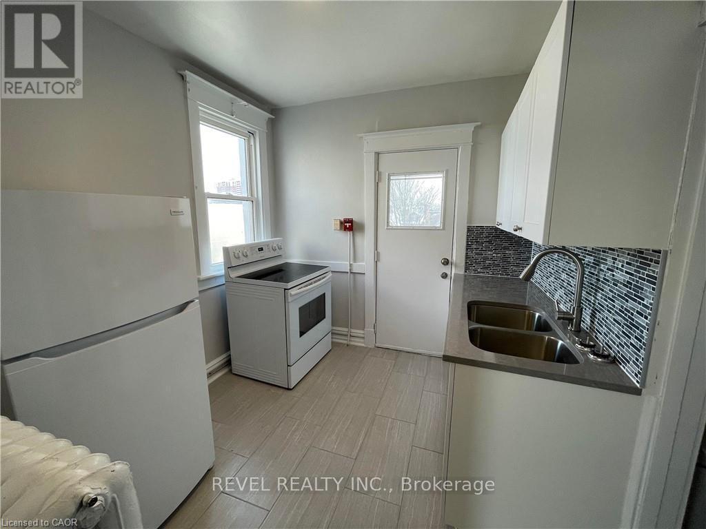 25 West Avenue S, Hamilton, ON - Indoor Photo Showing Other Room