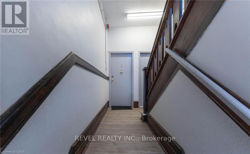 25 West Avenue S, Hamilton, ON - Indoor Photo Showing Other Room