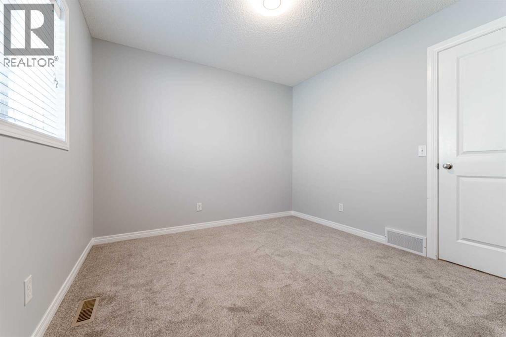 10 Everglen Crescent Sw, Calgary, AB - Indoor Photo Showing Other Room