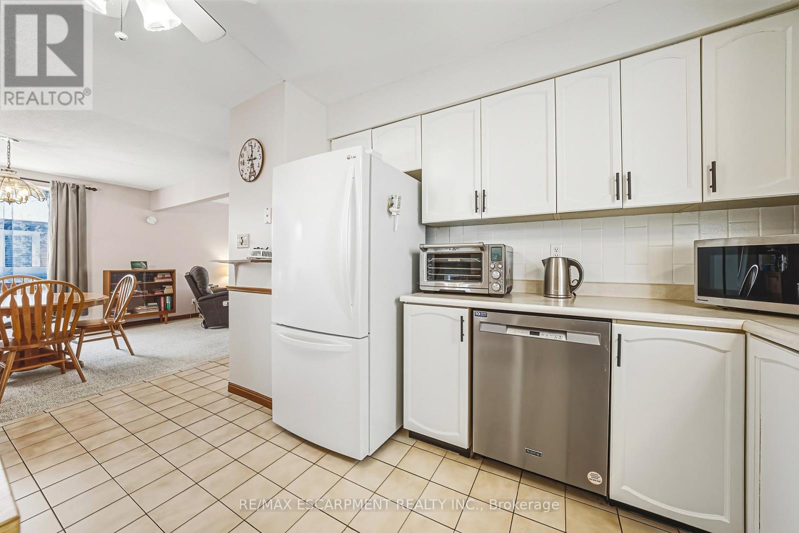 43 Everest Street, Hamilton, ON - Indoor Photo Showing Kitchen