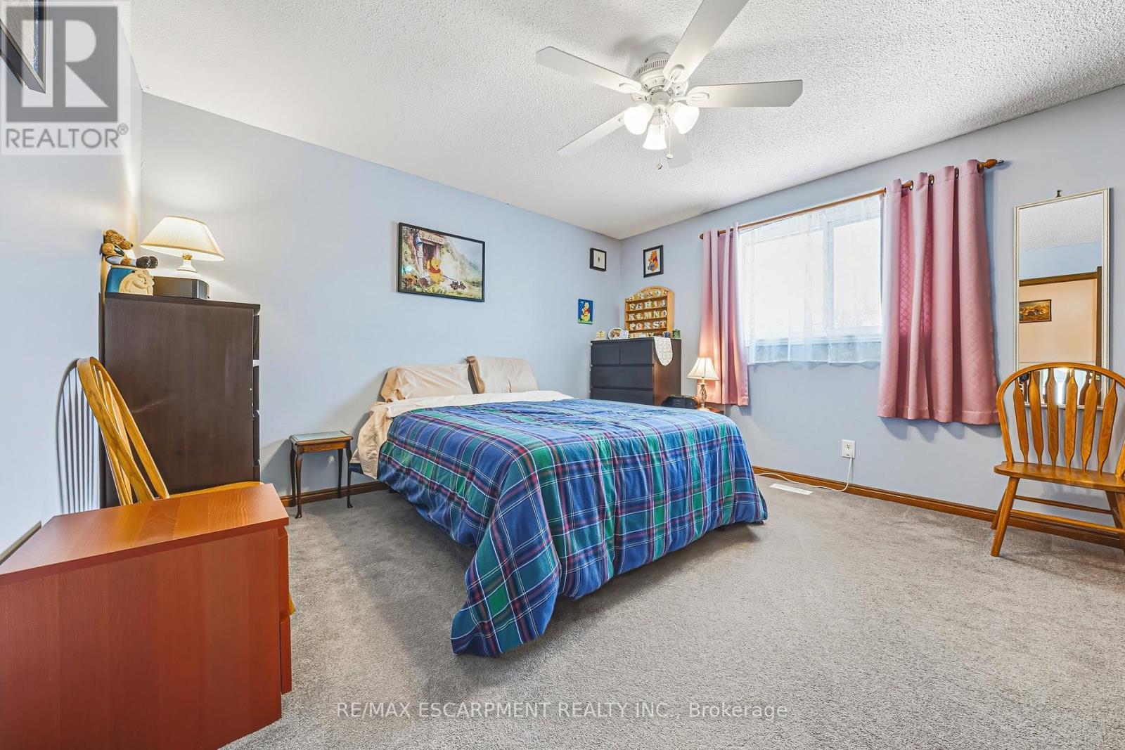 43 Everest Street, Hamilton, ON - Indoor Photo Showing Bedroom